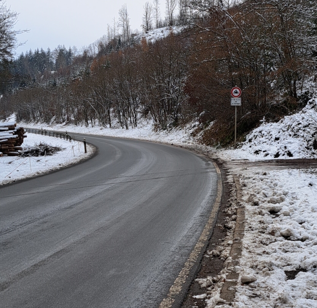 Forbud mod motorcykler på tysk landevej, starter hvor der ikke er sidevej